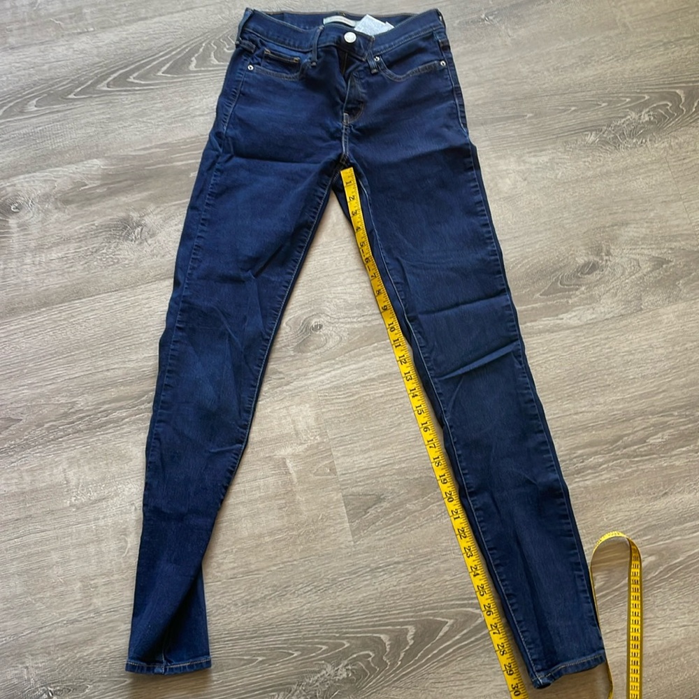 Levi’s 311 Shaping Skinny